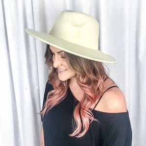 NWT Wide Brim Western Style Fedora Hat Cream